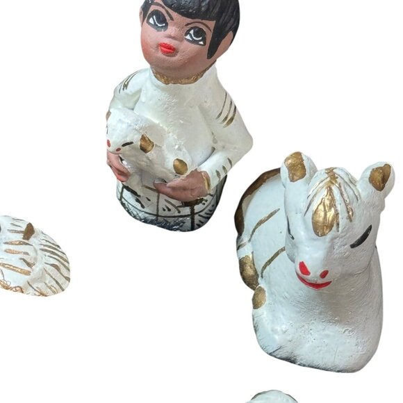 Hand-Painted Peruvian Clay Pottery  Nativity Set With 9 Figures Miniture - Picture 7 of 8